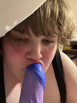 Snapshot of plushietoy chatting on 02/20/26, 11:05 plushietoy online show from 02/20/26, 11:05