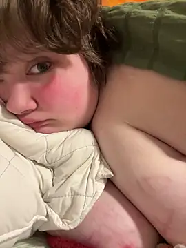 Snapshot of plushietoy chatting on 02/21/26, 02:40 plushietoy online show from 02/21/26, 02:40