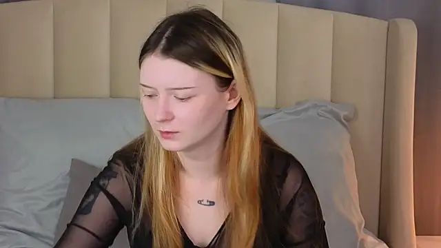 Snapshot of AlyssFrost chatting on 07/12/26, 02:02 AlyssFrost online show from 07/12/26, 02:02