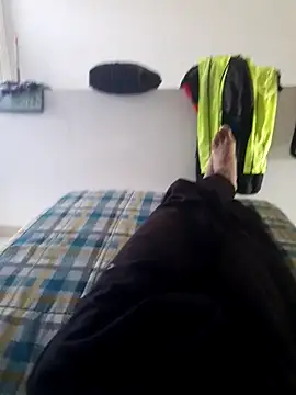 Snapshot of isuru_lakshan chatting on 03/02/26, 10:00 isuru lakshan online show from 03/02/26, 10:00