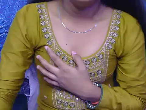 Snapshot of its-taniya chatting on 06/07/26, 04:49 its-taniya online show from 06/07/26, 04:49