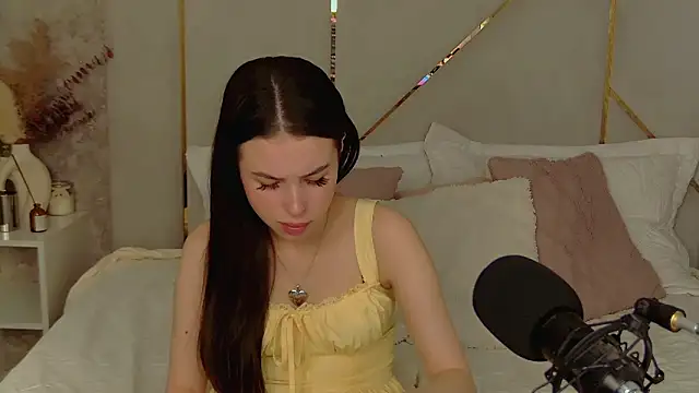 Snapshot of LanaLedger chatting on 02/22/26, 10:36 LanaLedger online show from 02/22/26, 10:36