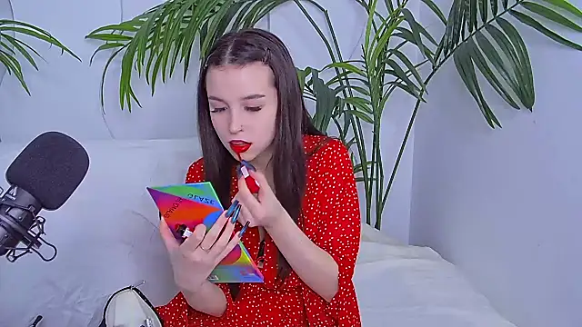 Snapshot of LanaLedger chatting on 02/28/26, 10:49 LanaLedger online show from 02/28/26, 10:49