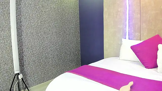 PerlaRogerss  online show from 04/23/26, 11:31