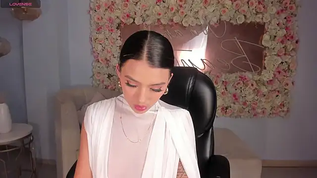 JulietteMoreau online show from 04/23/26, 07:38