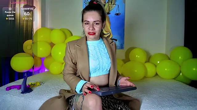 Snapshot of oriana_thomson01 chatting on 05/16/26, 04:20 oriana thomson01 online show from 05/16/26, 04:20