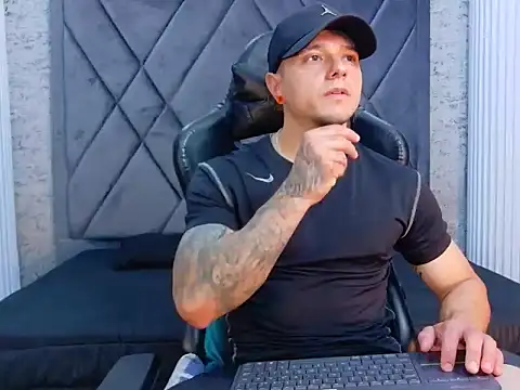 Snapshot of TYSONRICH1 chatting on 02/26/26, 06:18 TYSONRICH1 online show from 02/26/26, 06:18