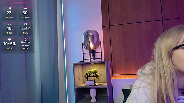 MoliQin online show from 03/28/26, 07:52