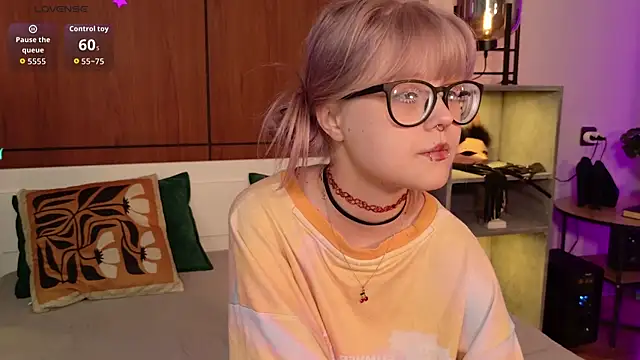 MoliQin online show from 04/23/26, 07:09