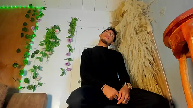 Snapshot of Ian_Hunter chatting on 02/16/26, 01:29 Ian Hunter online show from 02/16/26, 01:29