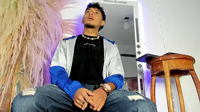 Snapshot of Ian_Hunter chatting on 02/17/26, 01:18 Ian Hunter online show from 02/17/26, 01:18