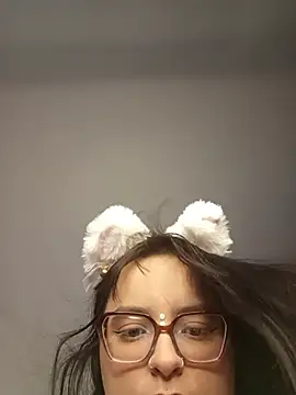 Snapshot of daphneev chatting on 06/24/26, 10:20 daphneev online show from 06/24/26, 10:20
