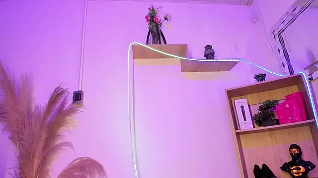 Tylla   online show from 04/18/26, 04:27