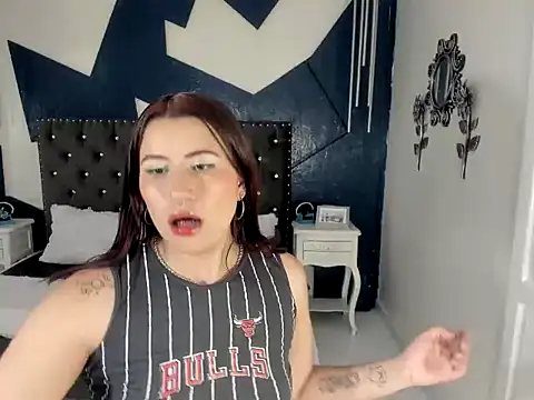 Snapshot of sara_gray__ chatting on 02/21/26, 07:26 sara gray online show from 02/21/26, 07:26