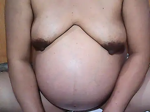 Snapshot of xxLIY chatting on 06/27/26, 01:21 xxLIY online show from 06/27/26, 01:21