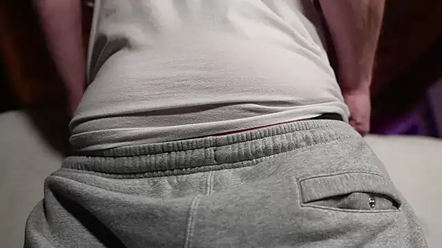 Snapshot of DLCheeks chatting on 03/02/26, 04:03 DLCheeks online show from 03/02/26, 04:03