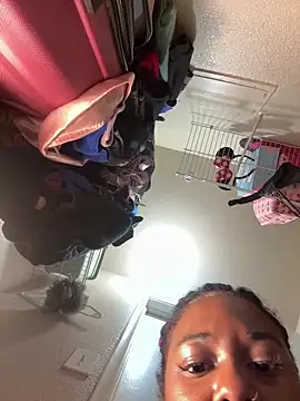 ShortcakeMochaa online show from 04/23/26, 09:17