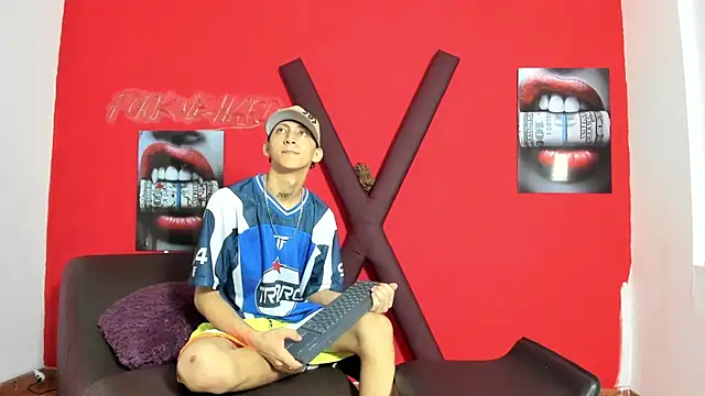 Snapshot of BOYS_PLAY chatting on 02/25/26, 01:21 BOYS PLAY online show from 02/25/26, 01:21