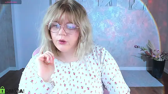 luna c0ra online show from 04/13/26, 01:11