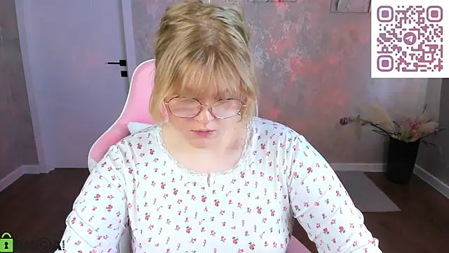 luna c0ra online show from 04/22/26, 01:08