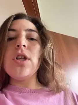 Snapshot of kate_nicepops999114 chatting on 02/16/26, 08:43 kate nicepops999114 online show from 02/16/26, 08:43