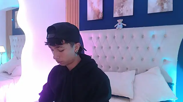 Aiden Rivers  online show from 04/03/26, 12:47