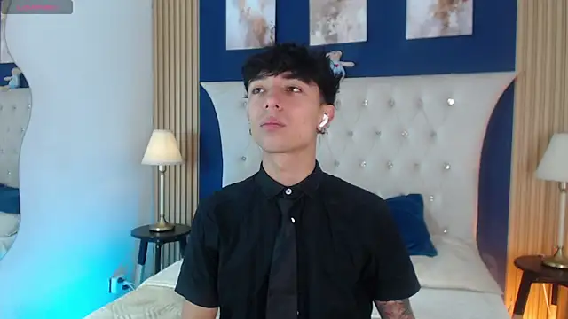 Snapshot of Aiden_Rivers_ chatting on 06/18/26, 01:15 Aiden Rivers online show from 06/18/26, 01:15