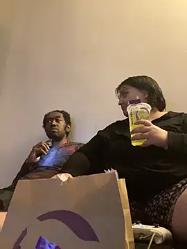 Snapshot of shellynpanda21 chatting on 02/20/26, 04:09 shellynpanda21 online show from 02/20/26, 04:09