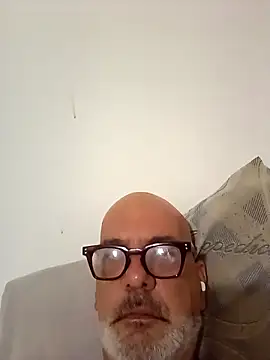 Snapshot of Milwokee chatting on 03/02/26, 12:57 Milwokee online show from 03/02/26, 12:57