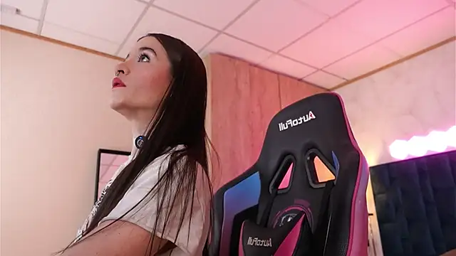 Snapshot of LucyDeLuca chatting on 02/26/26, 07:51 LucyDeLuca online show from 02/26/26, 07:51