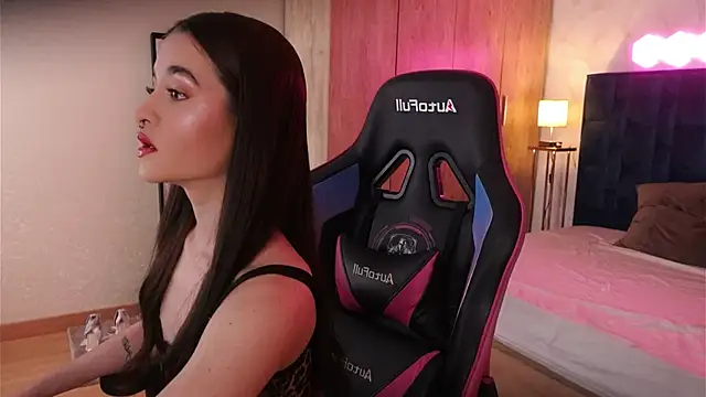 LucyDeLuca online show from 03/03/26, 07:47