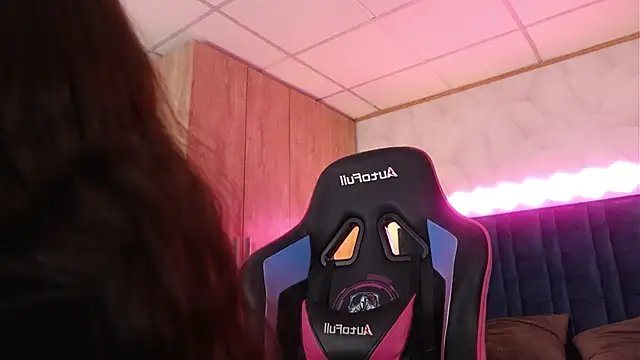 LucyDeLuca online show from 03/05/26, 08:21