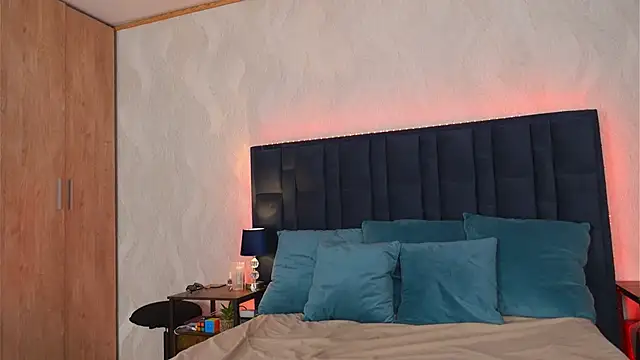 LucyDeLuca online show from 04/12/26, 06:29