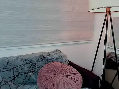 Snapshot of yourlollypetite chatting on 02/18/26, 04:52 yourlollypetite online show from 02/18/26, 04:52