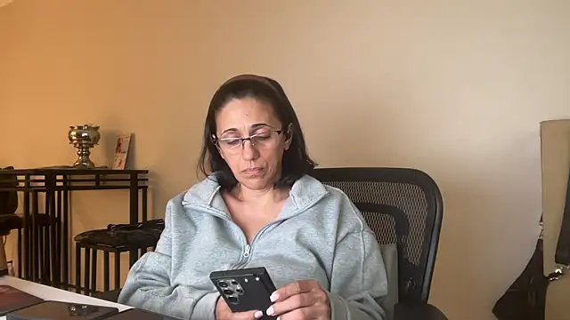 Snapshot of latinamom54 chatting on 03/02/26, 06:48 latinamom54 online show from 03/02/26, 06:48