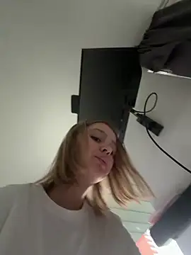 Eva Leen online show from 04/28/26, 02:55