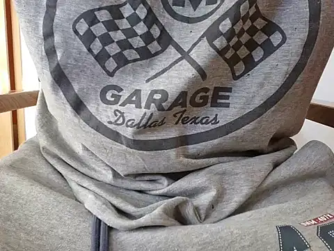 Snapshot of RetroWorth01 chatting on 03/01/26, 08:38 RetroWorth01 online show from 03/01/26, 08:38