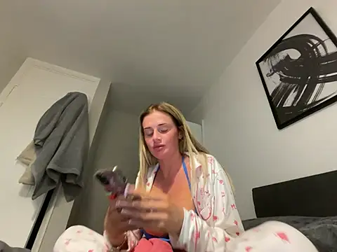 Snapshot of jadey19x chatting on 02/19/26, 06:59 jadey19x online show from 02/19/26, 06:59