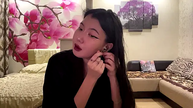 MaeRaads online show from 04/01/26, 06:05