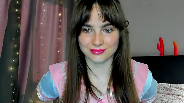Snapshot of megann_fox2 chatting on 05/05/26, 01:30 megann fox2 online show from 05/05/26, 01:30