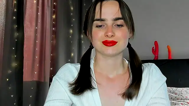 Snapshot of megann_fox2 chatting on 05/28/26, 04:15 megann fox2 online show from 05/28/26, 04:15