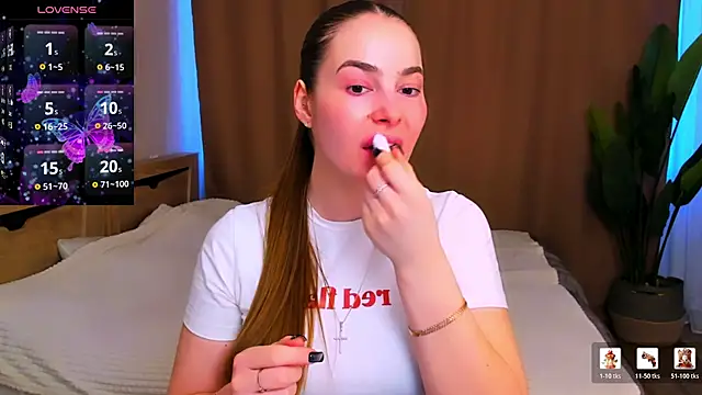 Maddy Wood  online show from 03/15/26, 10:21