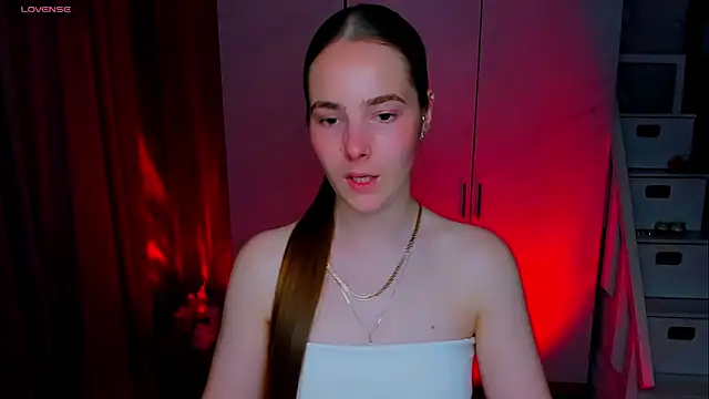 Maddy Wood  online show from 06/08/26, 03:56