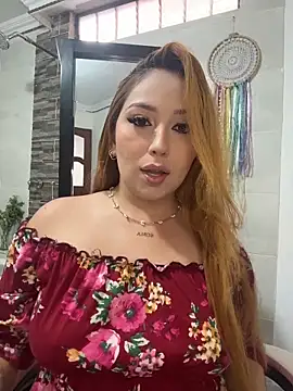 Kiarhatrixie1 online show from 03/06/26, 05:42