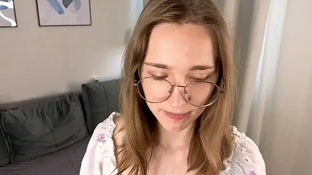 Snapshot of AshleyyJones chatting on 06/06/26, 02:11 AshleyyJones online show from 06/06/26, 02:11
