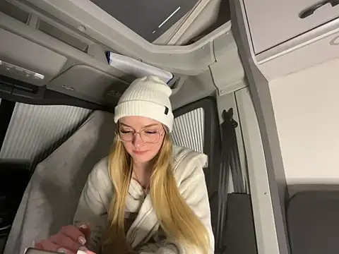 melanieTesss online show from 02/18/26, 11:44