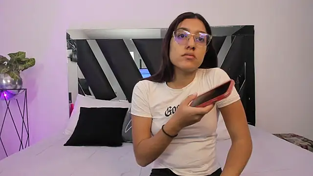 Mia Iron online show from 03/20/26, 12:21