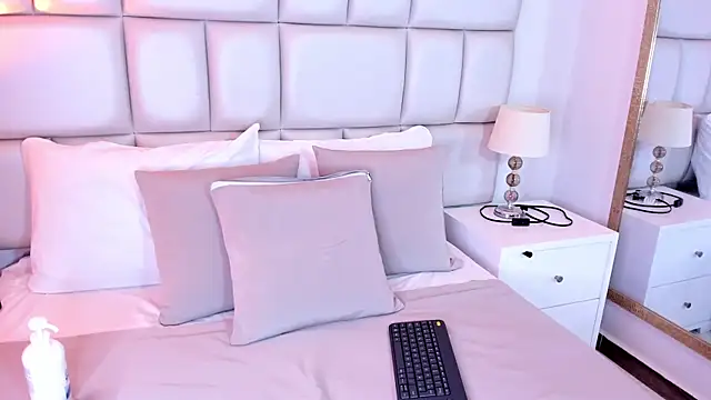 annybentleii online show from 04/23/26, 07:05