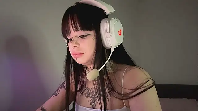 Luna Sohotti online show from 04/21/26, 03:17