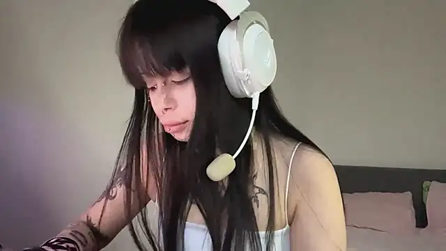 Luna Sohotti online show from 04/23/26, 04:20